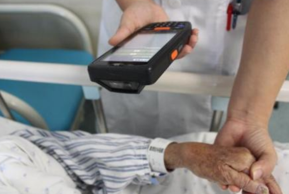 戰(zhàn)“疫”期間，醫(yī)用手持PDA可助醫(yī)護(hù)人員減輕壓力